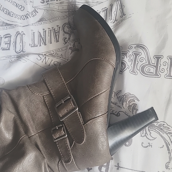 Boots - Picture 2 of 3